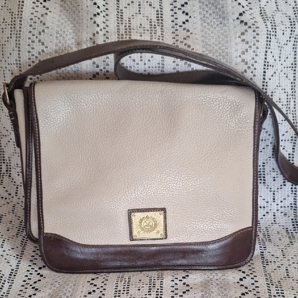 Medallion Handbags - Elegant Cream and Brown Leather Bag with Gold Accent